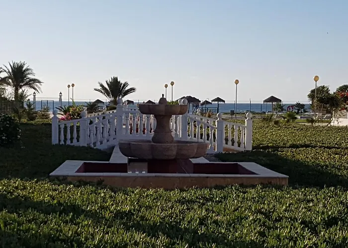 Casa Baja Preciosa Con Jardin Privado En Primera Linea Naturista!