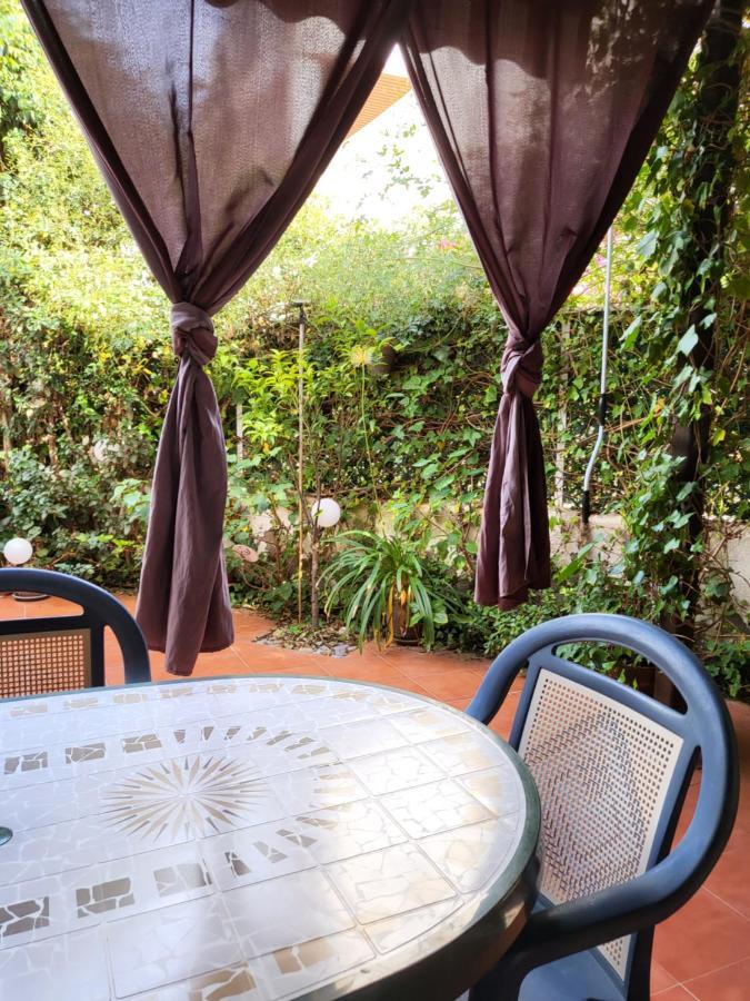 Casa Baja Preciosa Con Jardin Privado En Primera Linea Naturista! *