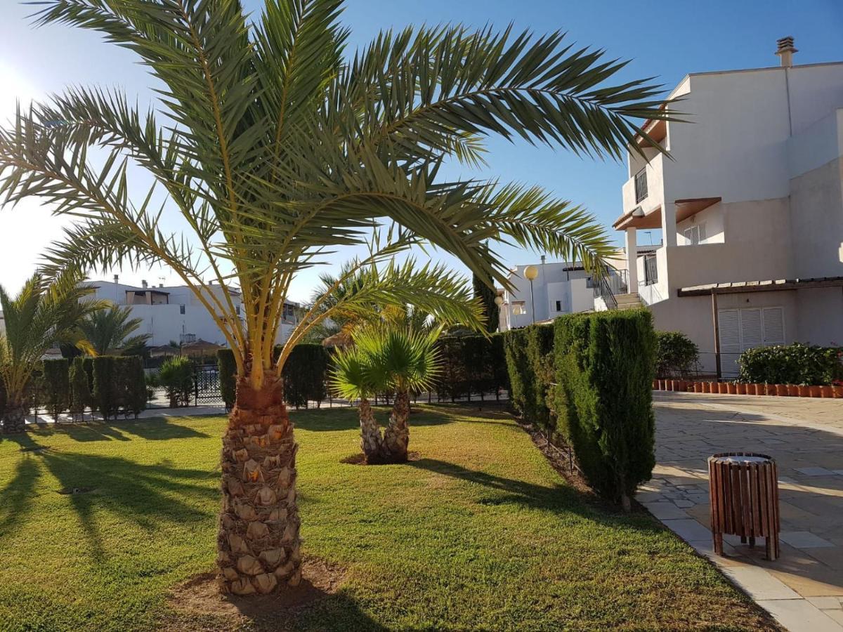 Casa Baja Preciosa Con Jardin Privado En Primera Linea Naturista! *